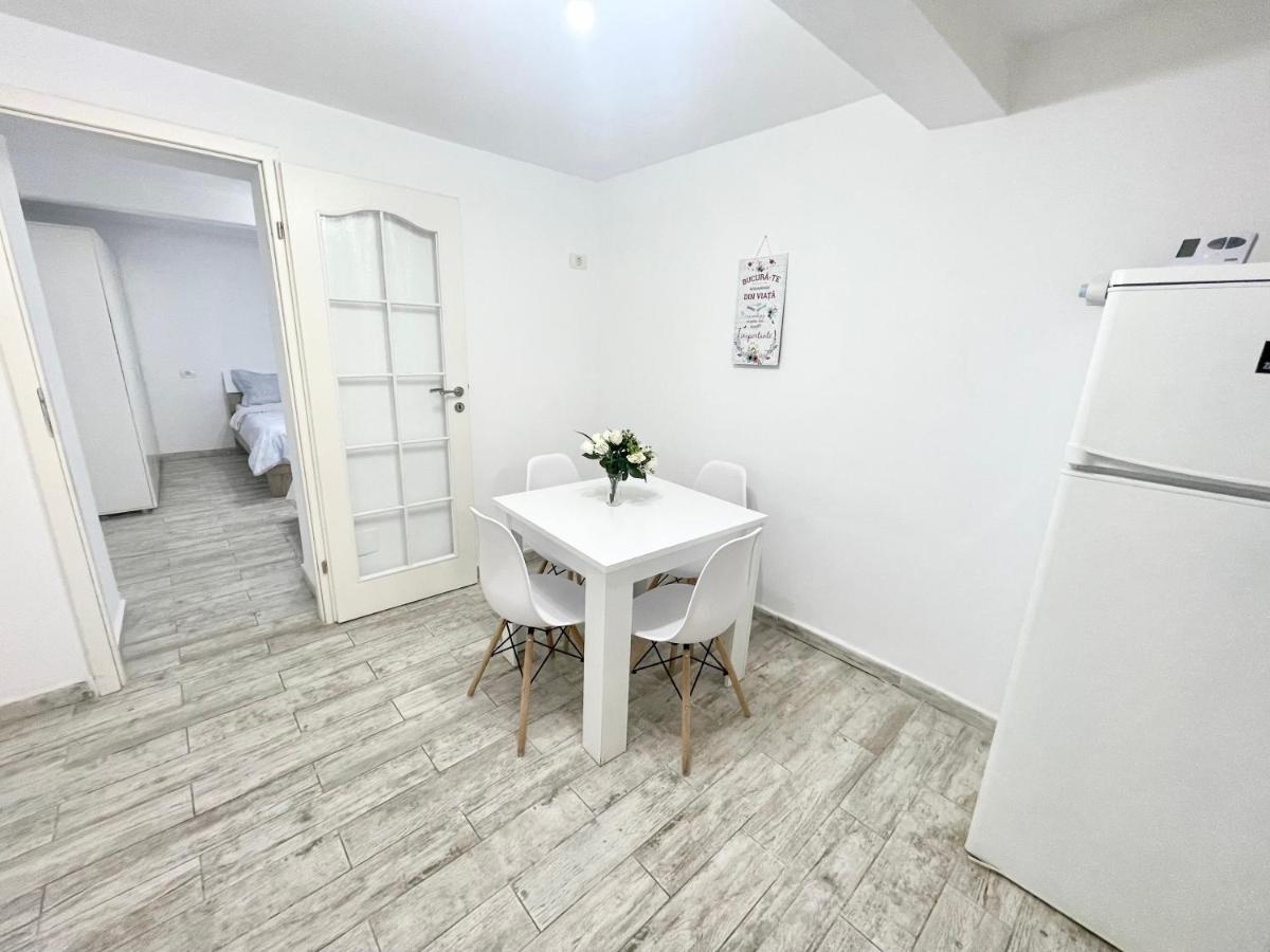 Apartment Temple 4 *